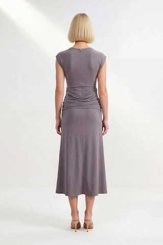 Benerly Kadın Kolsuz Bisiklet Yaka Midi Elbise Aksesuar Detaylı Bodycon K Antrasit
