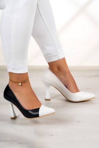 Jatqılı Plus Siyah Beyaz Kadeh Topuklu Ayakkabı Siyah - Beyaz
