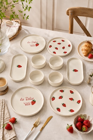 Vita Berry 10 Parça 4 Kişilik Çilek Desenli Stackable Seramik Kahvaltı Ve Sunum Seti Beyaz