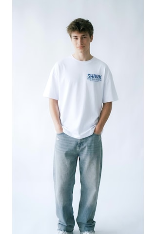 Hoxie Erkek Beyaz Oversize Fit Bisiklet Yaka Shark Sırt Baskılı Pamuklu Tişört