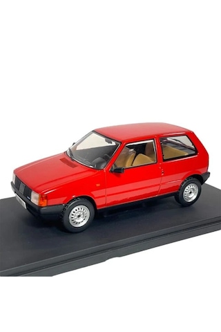 1:24 Whitebox 1983 Fiat Uno