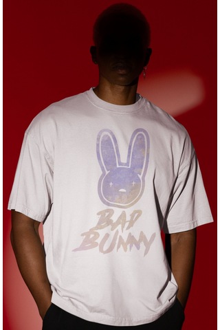 Sevbano Bad Bunny Rapper Şarkıcı Ön Baskılı Unisex Oversize Tişört Beyaz