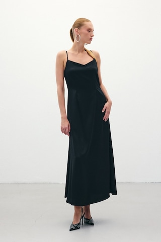 Sateen Askılı Uzun Saten Elbise - Siyah-136327 Siyah