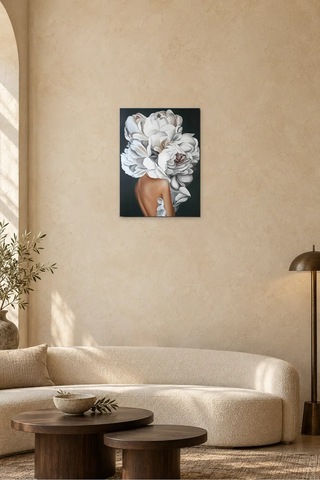 Fida Beyaz Şakayık Başlı Kadın Canvas Tablo Çok Renkli