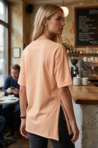 Armonika Kadın Yavruağzı Önü Çiçek Baskılı Yanları Yırtmaçlı Pamuklu T-shirt Arm-26y137003