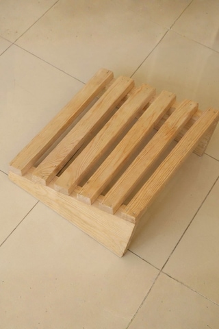 Ahşap Masa Altı Ayaklık Ayak Desteği Ayak Koyma Standı Doğal Ahşap 35x45 Orta Boy