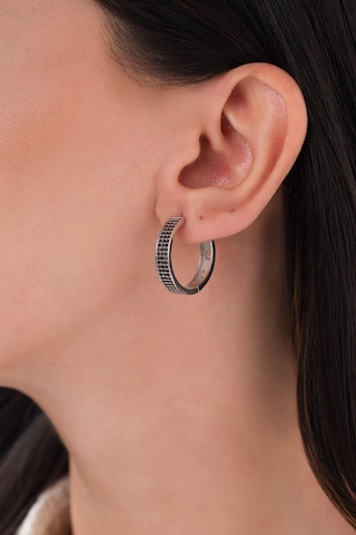 925 Ayar Gümüş 20 Mm Siyah Zirkon Taşlı Yıldız Detaylı Halka Küpe