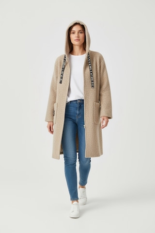 Kadın Üstten Cepli Kapüşonlu Önü Fermuarlı Kaşe Hırka Vizon