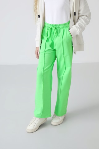 Neon Yeşil Cepli Ön Dikiş Detaylı Geniş Paça Kız Çocuk Eşofman Altı -75144 Neon Yeşil