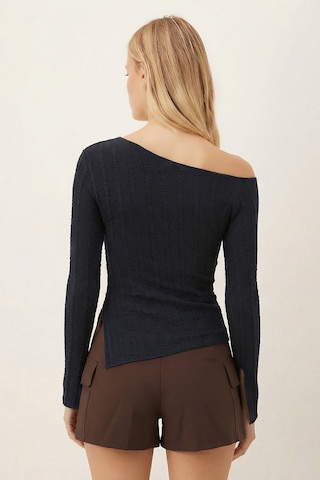 Armonika Kadın Lacivert Asimetrik Yaka Yandan Yırtmaçlı Bluz Arm-26k001066