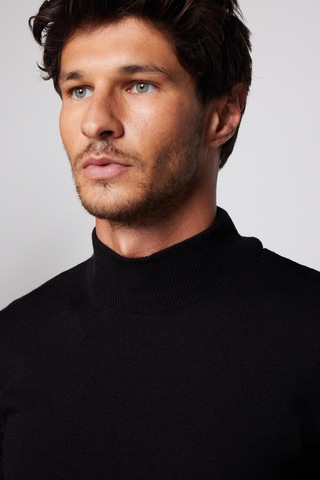 Tudors Erkek Slim Fit Dar Kesim Yarım Balıkçı Yaka Tüylenmeyen Yumuşak Dokulu Siyah Kazak-28773-siyah Siyah