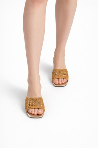 Tual Shoes Kadın Gold Turuncu Örgü Detaylı Topuklu Terlik Altın