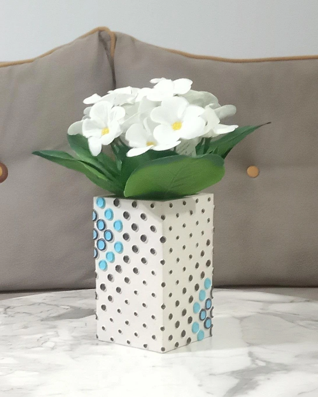 2 Adet Vazo Dahil,vazoda Çiçek,beyaz Yapay Çiçek,vazo Dekoratif Puanlı Poliresin 6x6x15cm Çok Renkli