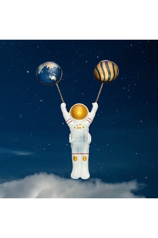 Aya Tutunan Astronot Duvar Dekoru