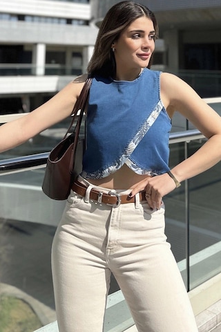 WeShaya Kadın Laci Önü Çapraz Katlı, Kolsuz, Yuvarlak Yaka, Crop Kot Bluz Lacivert