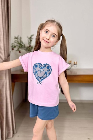 Riccotarz Kız Çocuk Göğsünde Dantel İşleme Kalp Detaylı Pembe T-shirt Beli Lastikli Şortlu Takım