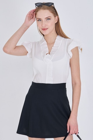 Armonika Kadın Beyaz Yakası Ve Kolları Fırfırlı Bluz Arm-25y001063