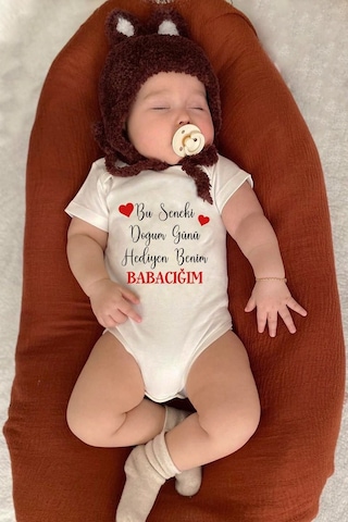 Bebeqon Bu Seneki Doğum Günü Hediyen Benim Babacığım Yazılı Bebek Zıbını Bbqnz026 Ekru