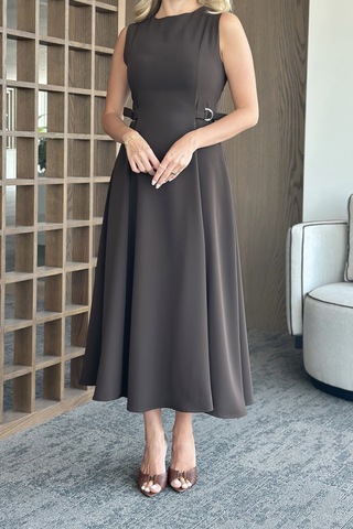 Kahverengi Bel Kemer Detaylı Elbise Kahverengi