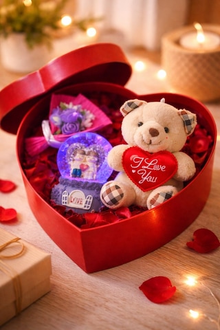 Sevgiliye Romantik Hediye Kutusu Işıklı Kalp Mor Kar Küresi Peluş Ayıcık Ve Gül Buketi Hediye Seti02 Çok Renkli