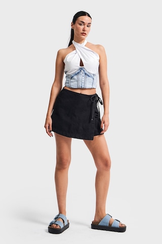 it's basic Kadın Taşlanmış Siyah Renk Belden Bağcıklı Denim Şort Etek