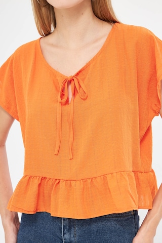 Armonika Kadın Turuncu Yarasa Kol Yakası Bağlamalı Eteği Fırfırlı Oversize Crop Bluz Arm-24y001088