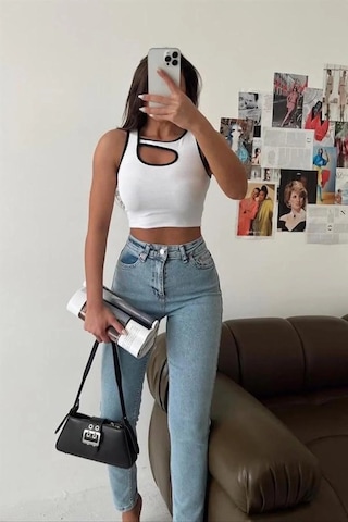 Bigümex Dekolteli Biyeli Kaşkorse Kadın Crop Bluz Beyaz
