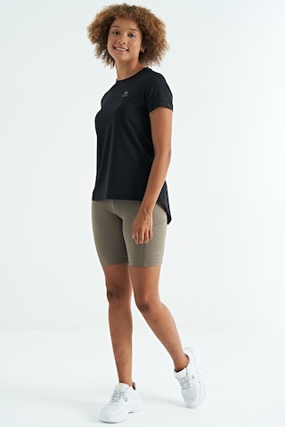 Tommy Life Siyah Sırt Yırtmaç Detaylı O Yaka Kısa Kollu Standart Kalıp Kadın T-shirt - 97267 Siyah