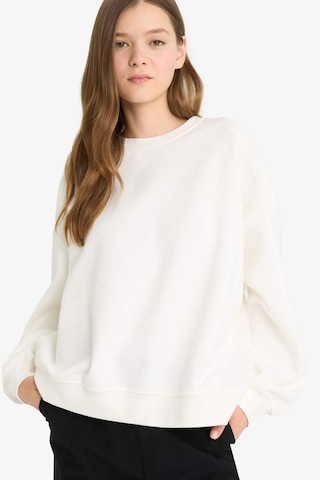 Defacto Coool Oversize Fit Bisiklet Yaka Kalın Sweatshirt A4177AX23WNWT32 Beyaz