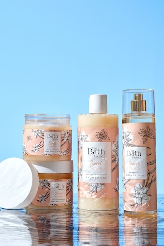 The Bath Factory Vanilyalı Vücut Peelingi + Vanilyalı Duş Jeli + Vanilyalı Vücut Spreyi