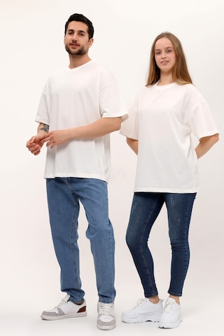 Unisex Beyaz Oversize Bol Kalıp T-shirt Çift Kombini Tavsiyesi Beyaz