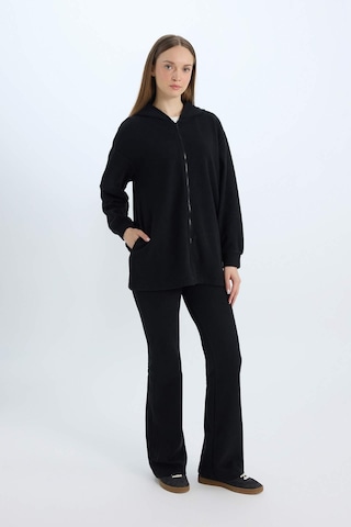 DeFacto Wide Leg Geniş Paça Esnek Belli Uzun Boy Pantolon E4387AX24WNBK81 Siyah