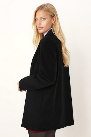 Armonika Kadın Siyah Yakalı Cep Kapaklı Düğmeli Vatkalı Premium Süet Oversize Ceket Arm-25k001057