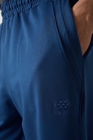Tommy Life Parlament Pamuklu Yumuşak Dokulu Standart Fit Nakışlı Erkek Kapri - 83102 Mavi