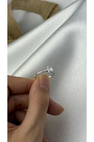 Çıtır Zirkon Taşlı Baget Kesim Beyaz Altın Yüzük