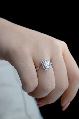 0.72 Ct Baget Pırlanta Modern Tasarım Yüzük