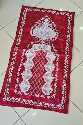 Verna Süzene İşlemeli Kadife Seccade Kırmızı Kırmızı