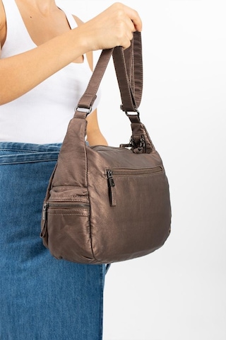 Y.s.deri Kadın Çapraz Askılı Postacı Omuz Çantası Vegan Deri 25 20 Cm Bayan Omuz Çantası Çok Cepli 001