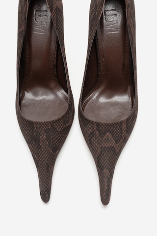 Luvishoes Luce Kahverengi Desenli Sivri Burunlu Kadın Topuklu Ayakkabı Kahverengi