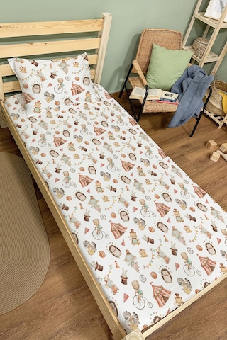 Organik Tek Kişilik Lastikli Çarşaf Seti - Sihirli Minik Akrobasi Renkli