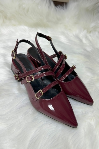 Günlük Kadın Rugan Sivri Burunlu Ayarlanabilir Kemerli Baretli Kısa Blok Topuklu Ayakkabı 455 - 54 Bordo