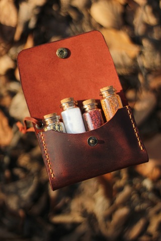 Hi Leather Kişiye İsme Özel Maia Kamp Outdoor Deri Baharatlık Ros Çok Renkli