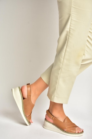 Fox Shoes Y555511403 Taba Hakiki Deri Dolgu Tabanlı Kadın Sandalet