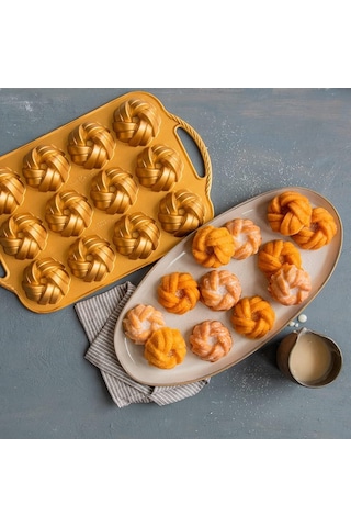 Nordicware 75. Yıl Özel 12 Li Mini Örgü Bundt Kek Kalıbı Renkli