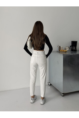 Kadın Beyaz Patlet Düğmeli Kemer Büzgülü Mom Jeans Beyaz