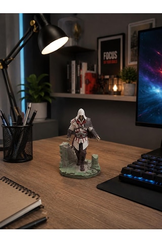 Assassin's Creed Ezio Figür 13 Cm El Boyaması Dekoratif Figür Masaüstü Kitaplık Vitrin Dekoru