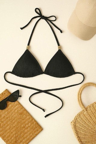 Najmaddin.com Beru Kadın Siyah Pedli Üçgen Bikini Üstü Halter Bağlamalı Aksesuarlı