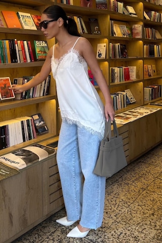 Madmext Beyaz Dantelli Asimetrik Kesim Saten Bluz Mg2694