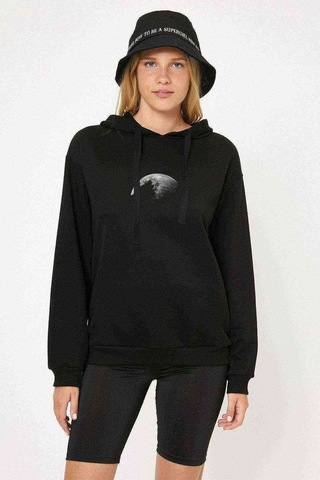 Kurt Dolun Ay Baskılı Siyah Kadın Kapşonlu Sweashirt