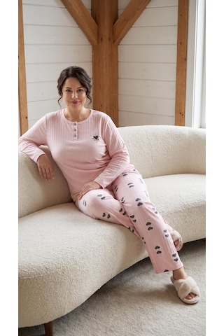 Eyfuze Kadın Kışlık Büyük Beden Desenli Yakası Düğmeli Uzun Kollu Pijama Takımı Siyah - Pembe